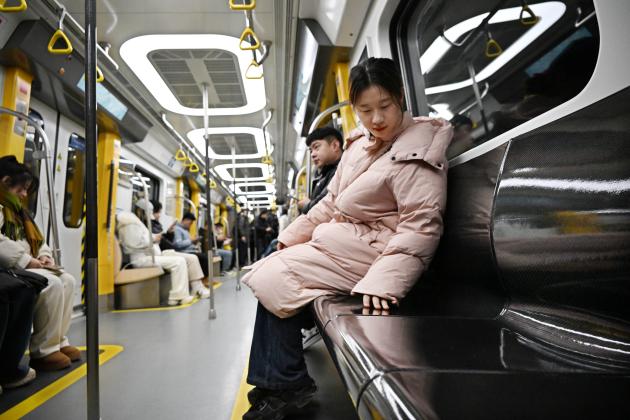 Cina: lanciato treno metropolitano in fibra di carbonio ad alta efficienza energetica