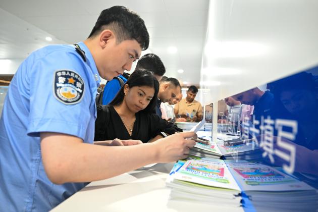 Cina: aumento +50% ingressi di stranieri con esenzione visto a gen-ago