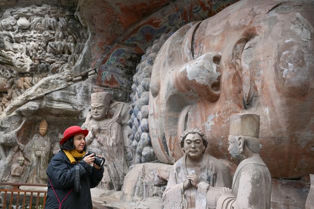 Cina: artisti italiani visitano le grotte rupestri di Dazu