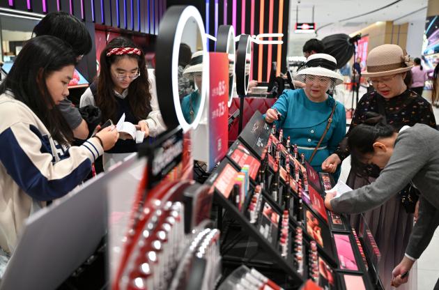 Cina: boom dello shopping duty-free nel porto di libero scambio di Hainan