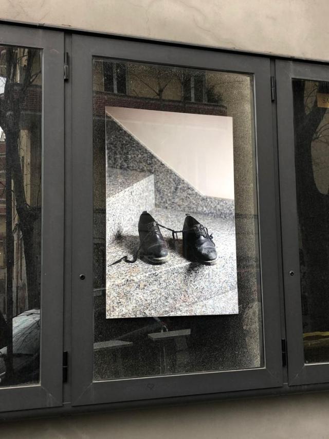 Carmela De Falco- Walking whit laced shoes