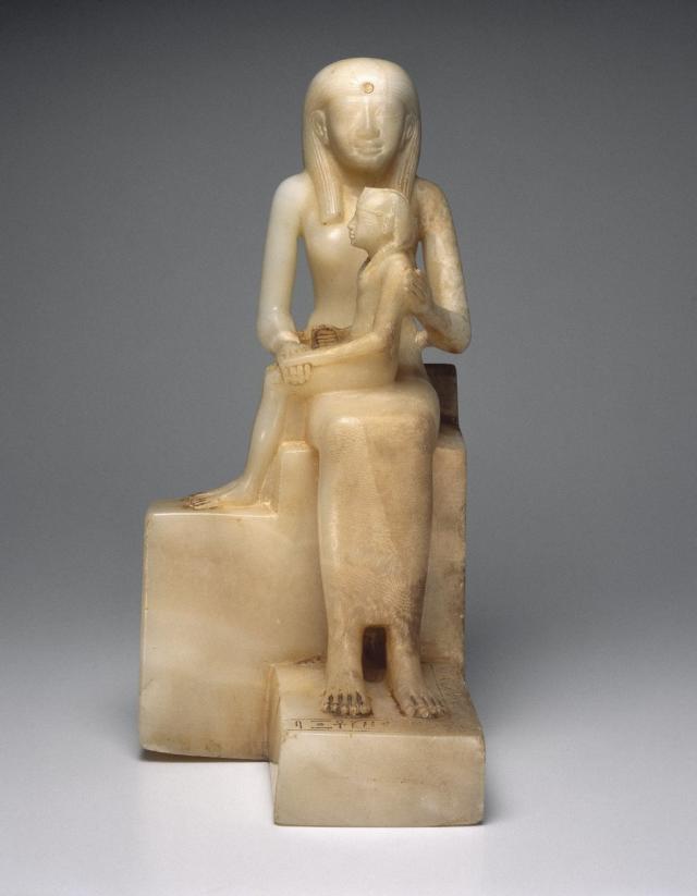 Statuetta in alabastro di Pepi II in braccio alla madre, la regina Ankhesenpepi II (Brooklyn Museum) (Fonte: wikipedia)