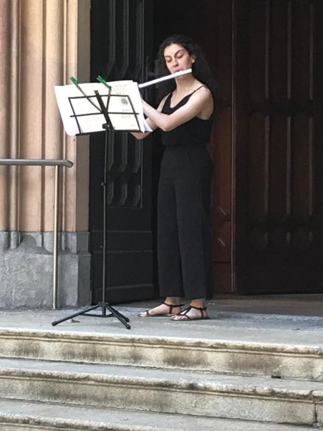 Alessia Scilipoti al flauto traverso.