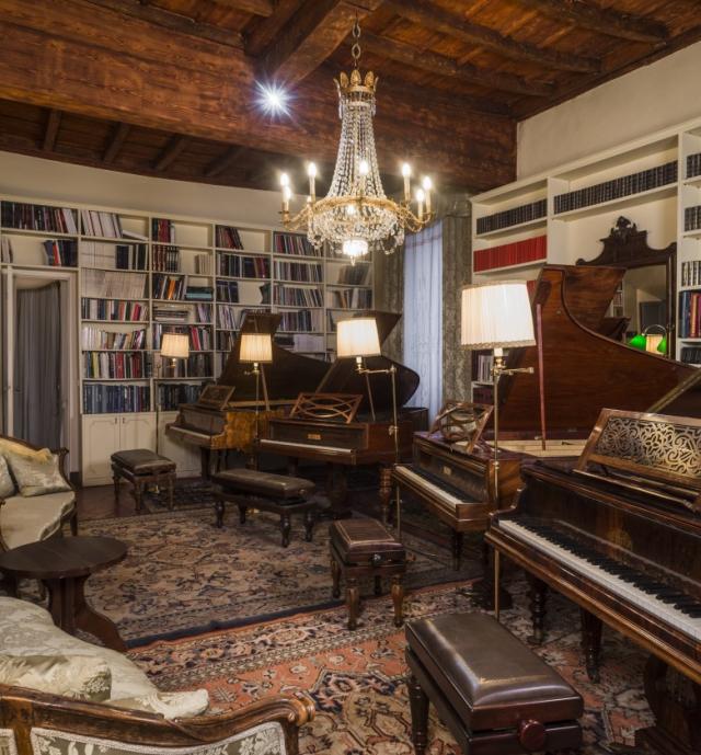 Sala Orfeo con alcuni strumenti della collezione.