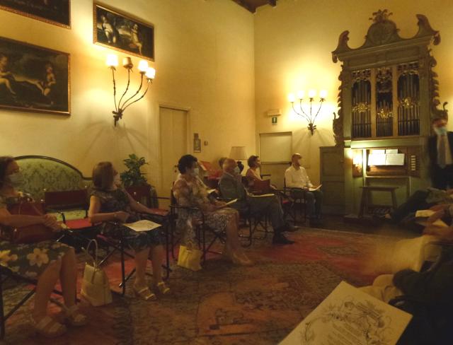 Altra sala con antico organo.