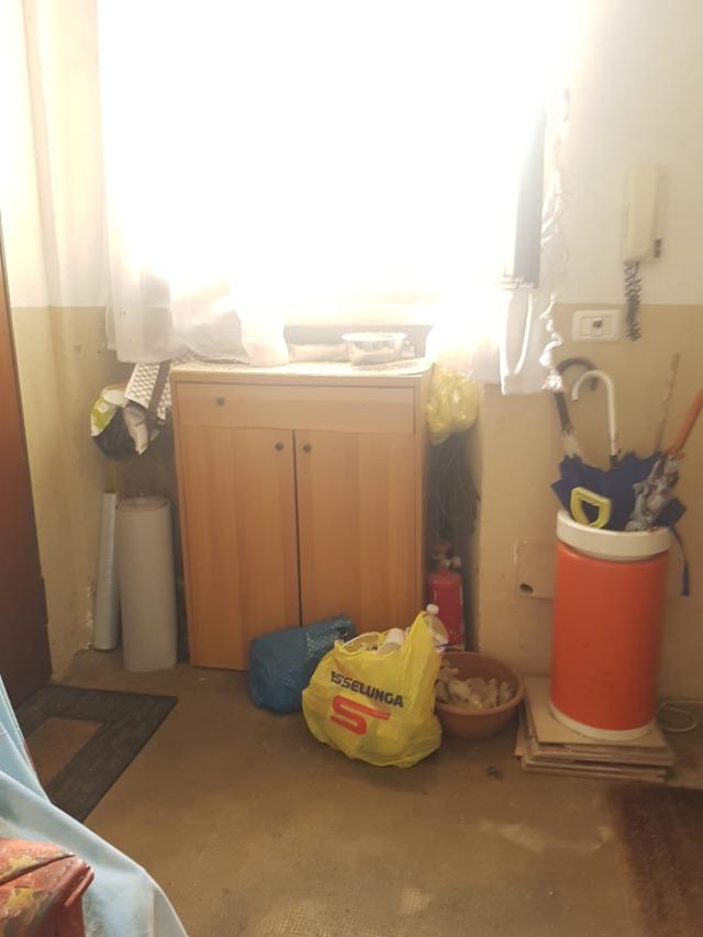 Il pianerottolo di casa della piccola Diana Pifferi