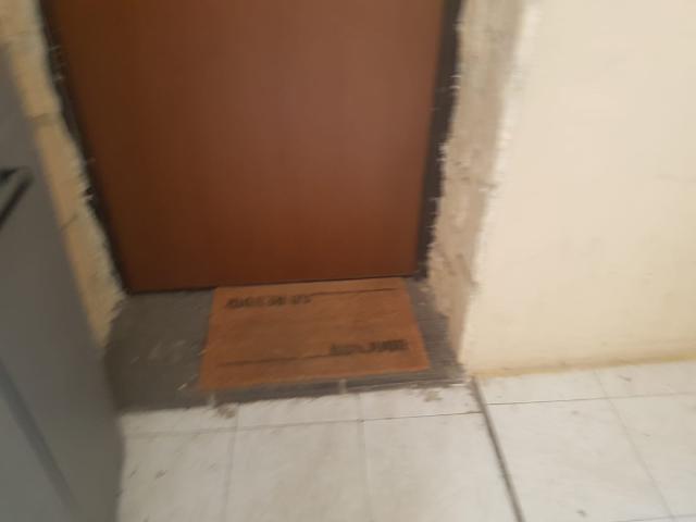 Il pianerottolo di casa della piccola Diana Pifferi