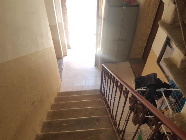 Il pianerottolo di casa della piccola Diana Pifferi