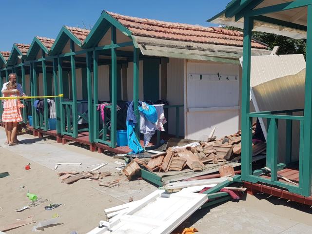 Forte dei Marmi, Bagno Piero sfondato da un'auto