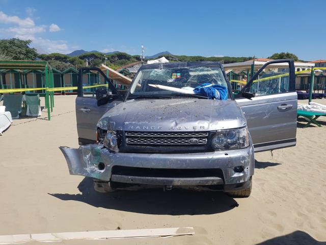 Forte dei Marmi, Bagno Piero sfondato da un'auto
