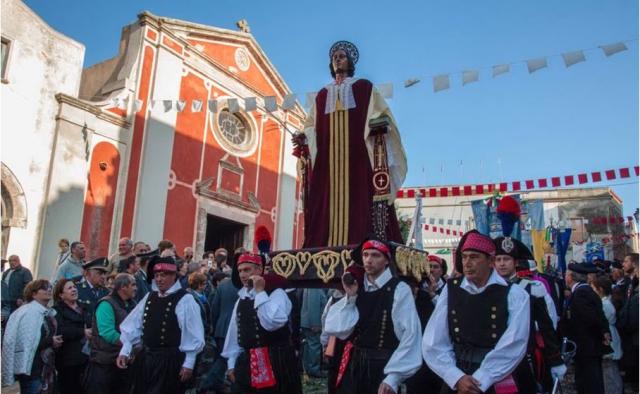 La processione alla festa di S.Antioco