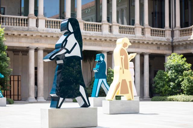 Walking in Milan curata da Valentina Ciarallo