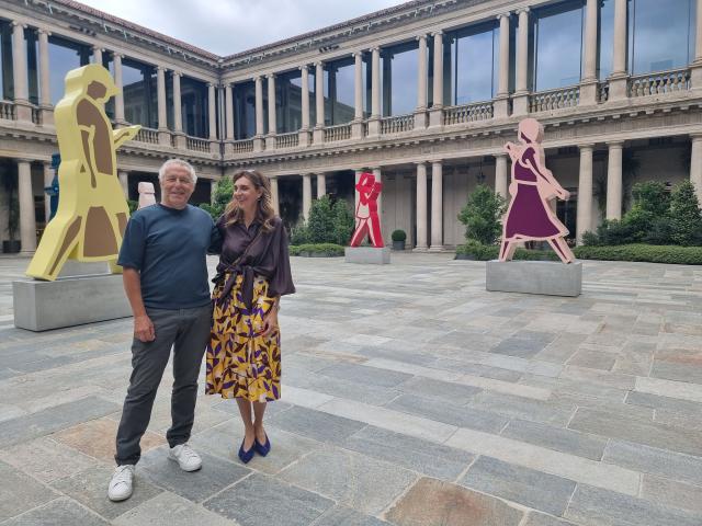 L'artista Julian Opie e la curatrice Valentina Ciarallo