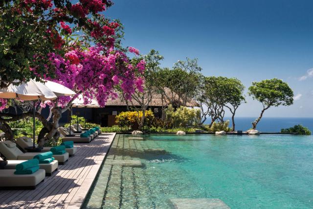 Piscina Infinity Bulgari Resort Bali (courtesy Bulgari Hotels)