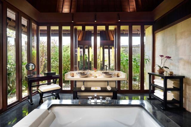 Interni bagno one-bedroom Villa (courtesy Bulgari Hotels)