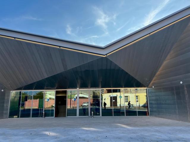 La facciata del nuovo Teatro Borsoni a Brescia