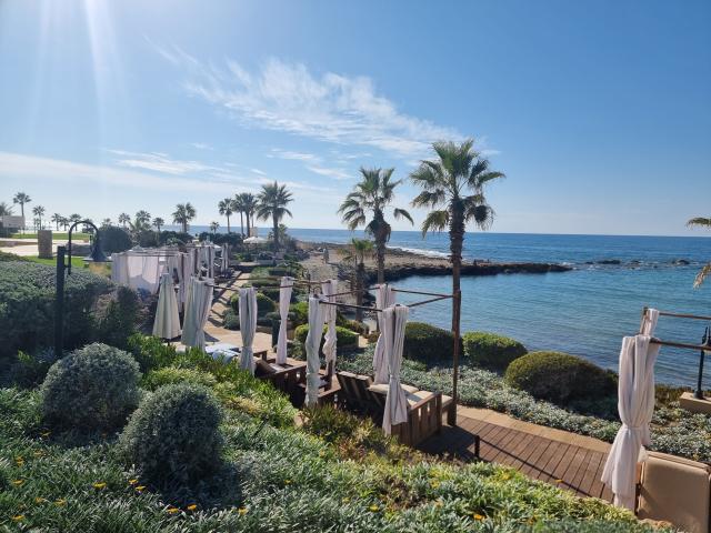 La spiaggia dell'Hotel Elysium a Paphos