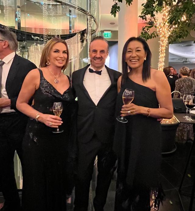 Deborah Chai Garris e l'artista Cornelia Hagmann&nbsp;