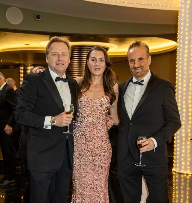 Il pilota Philipp Peter e la moglie con Franco Scelsi