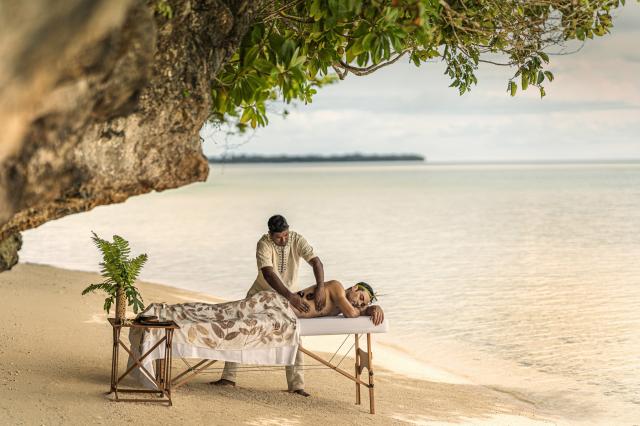 Massaggi a Palau (Micronesia) courtesy Four Seasons