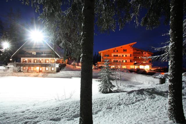 Alta Badia: Lago Sompunt ghiacciato