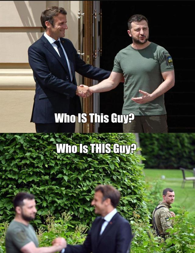 Zelensky indica Macron e chiede: "Chi &egrave; questo tipo?"