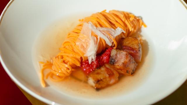 Il  tagliolino in brodo di pomodoro e guanciale 