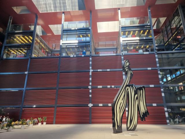 Atrio del Museo Re&igrave;na Sofia