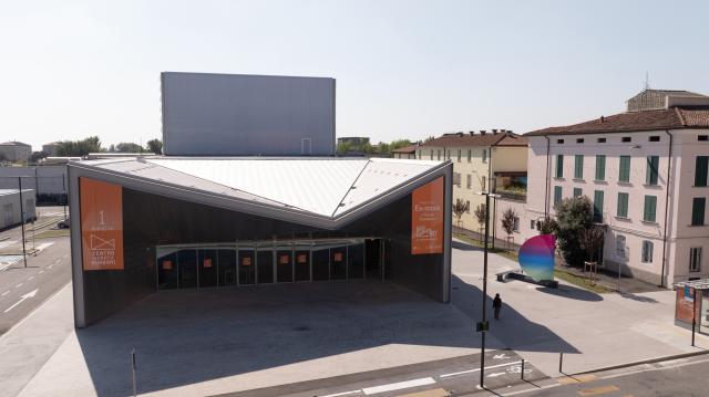 Il Teatro Renato Borsoni e l'opera Ex-stasis a Brescia