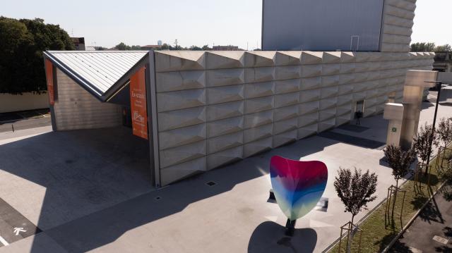 Il Teatro Renato Borsoni a Brescia e l'opera Ex-stasis di Patrick Tuttofuoco