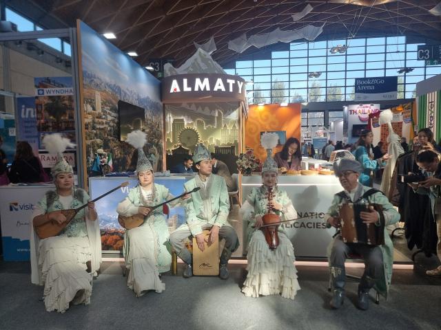 Il gruppo musicale kazako Sazgen Sazy al TTG di Rimini