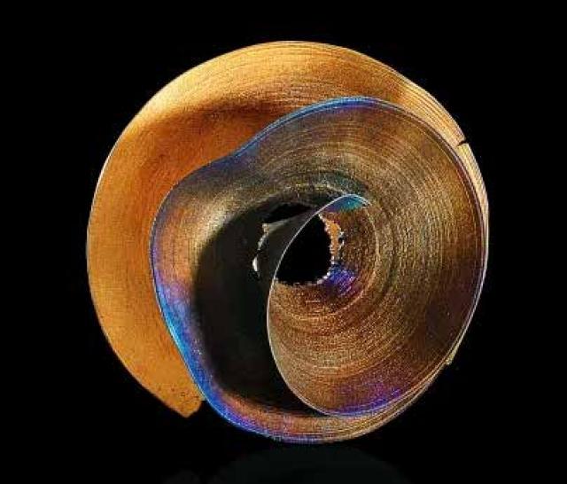 Annamaria Zanella, spilla Spirale, acciaio e oro, 1998