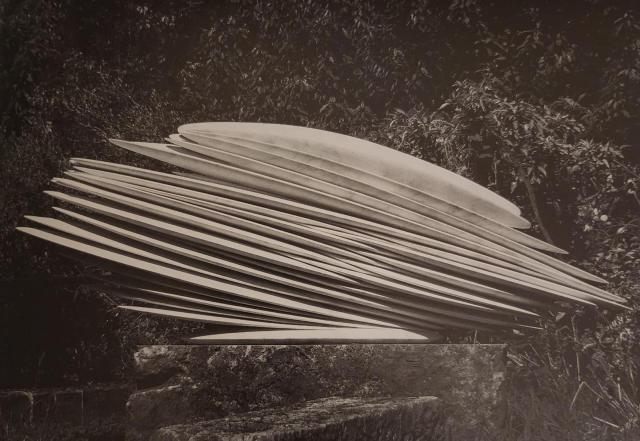 4. Un blocco di marmo di Carrara scolpito da Gigi Guadagnucci.