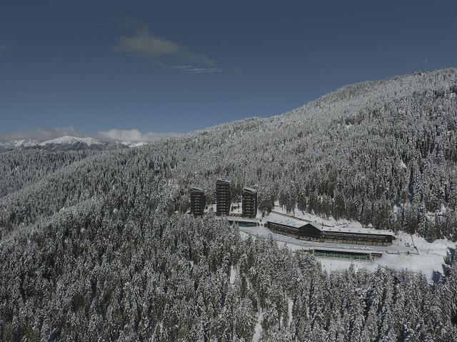 Il Forestis con le tre torri in una fotografia aerea