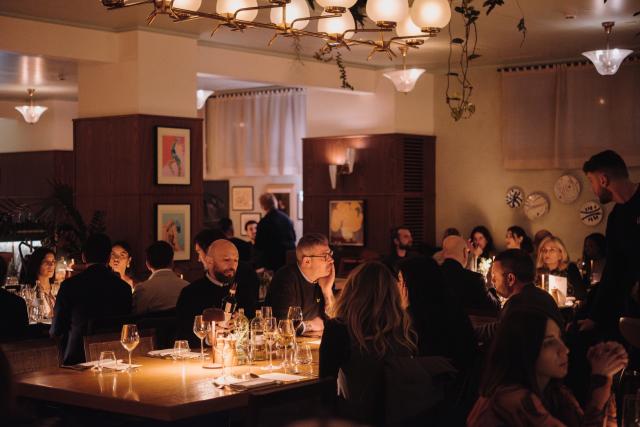 Momenti conviviali al ristorante Elio