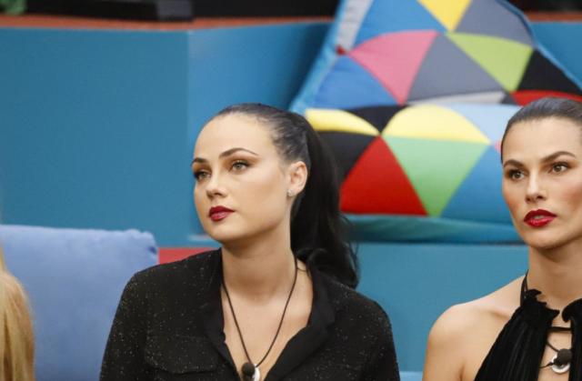 Grande Fratello Vip, Rosalinda in lacrime per Dayane: 'Da quando c&rsquo;&egrave; Zenga mi &egrave; nemica'