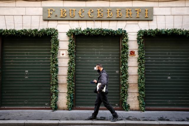 Vaccino obbligatorio per altre categorie, mascherine e green pass: cabina di regia del governo il 23 dicembre 