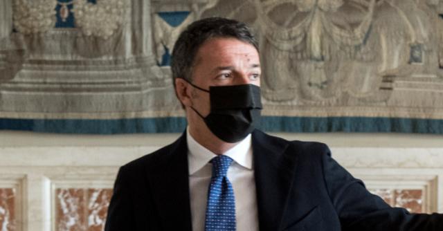 Vaccino, Renzi: "Terza dose inevitabile". Ma a dicembre tutti dicevano che ne bastava una