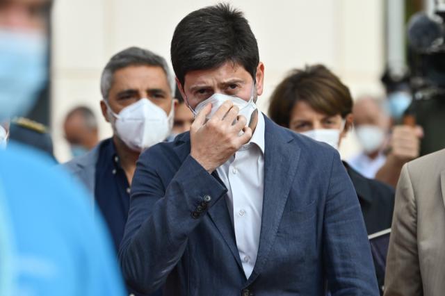 Obbligo vaccinale, Speranza: "Stiamo valutando"