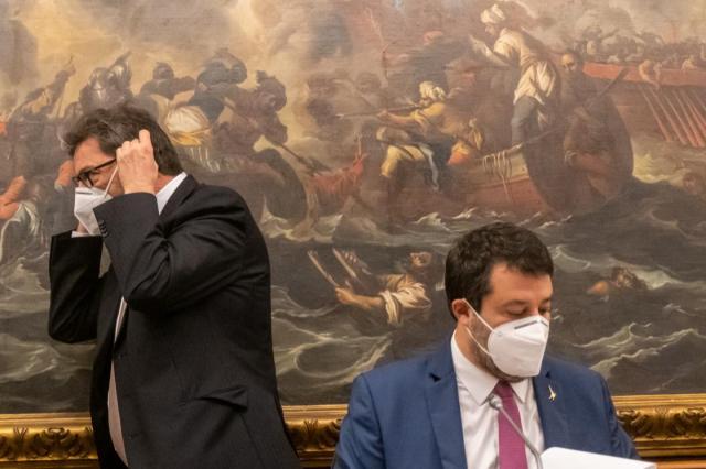 Governo, Giorgetti non si dimette ma osserva: "Serve una nuova fase di governo". Salvini: "Nessun rimpasto"