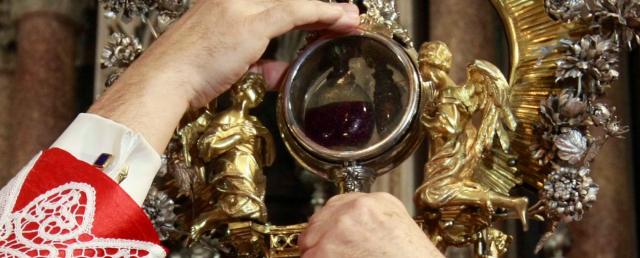 Napoli, il miracolo di San Gennaro quest'anno si ripete. Nel 2020 non era avvenuto