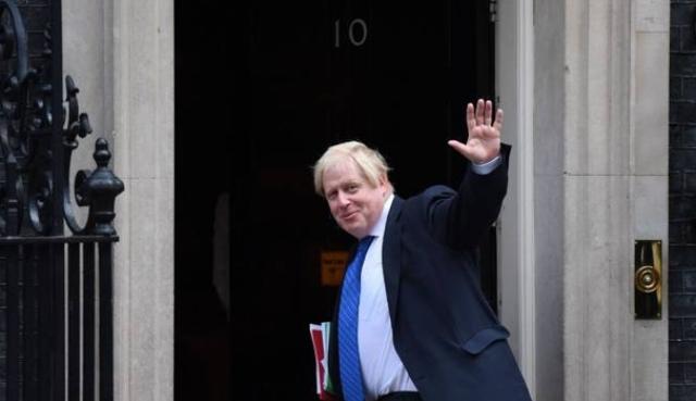 Covid Uk, verso la revoca delle restrizioni: "L'uso della mascherina sar&agrave; volontario"