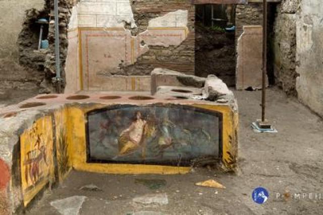 Nuova scoperta a Pompei: Termopolio ritrovato intatto