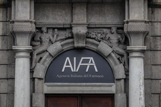 Vaccino Covid, Aifa ammette davanti al Tar del Lazio: "Non abbiamo certificazioni di efficacia e sicurezza obbligatorie per la vendita dei sieri"