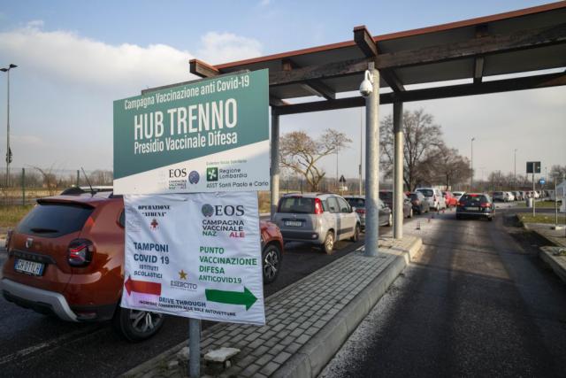 Covid Italia, 86.334 nuovi casi, 72 morti. Tasso di positivit&agrave; al 27,3%