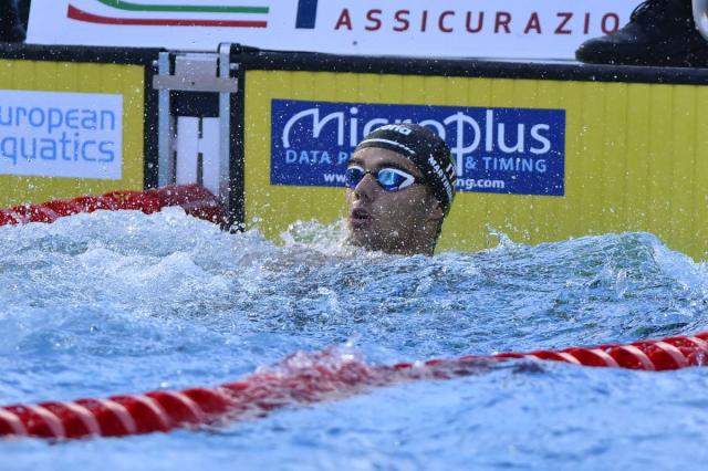 Europei di nuoto, Ceccon oro nei 100 dorso