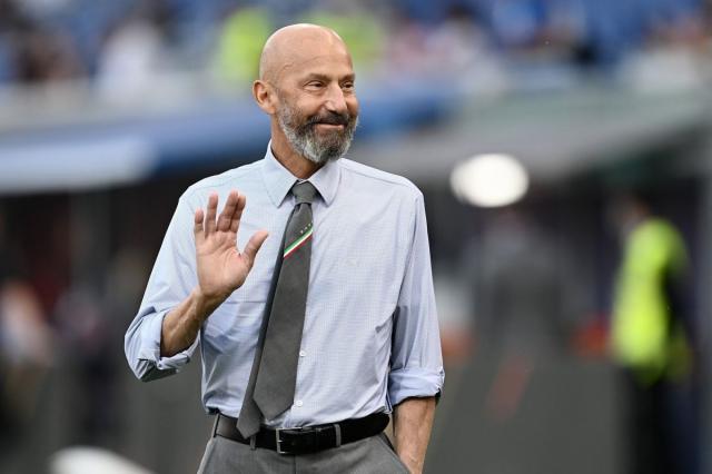 Gianluca Vialli, oggi alle 18.30 la messa a Cremona per dirgli addio. I funerali a Londra nei prossimi giorni 