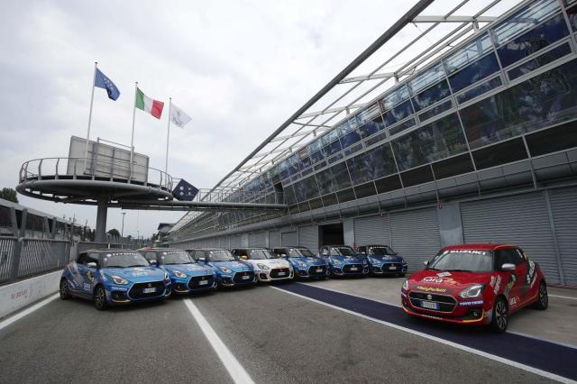 Suzuki al mimo 2023, &egrave; l'auto dello sport italiano