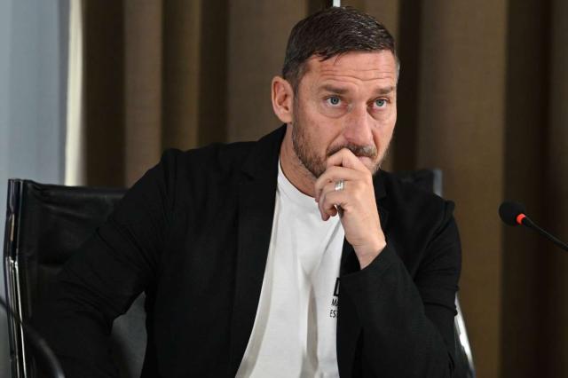 Calcio: Totti "tornare a giocare? Difficile, ma nella vita mai dire mai"