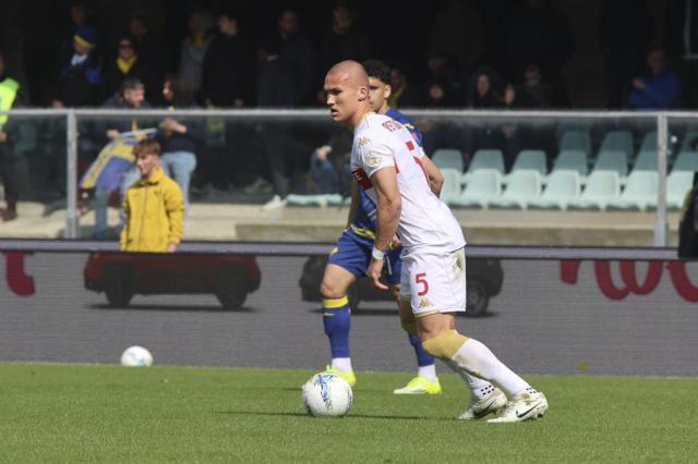 Verona-Genoa 0-2, Vitinha e Ostigard firmano un colpo salvezza